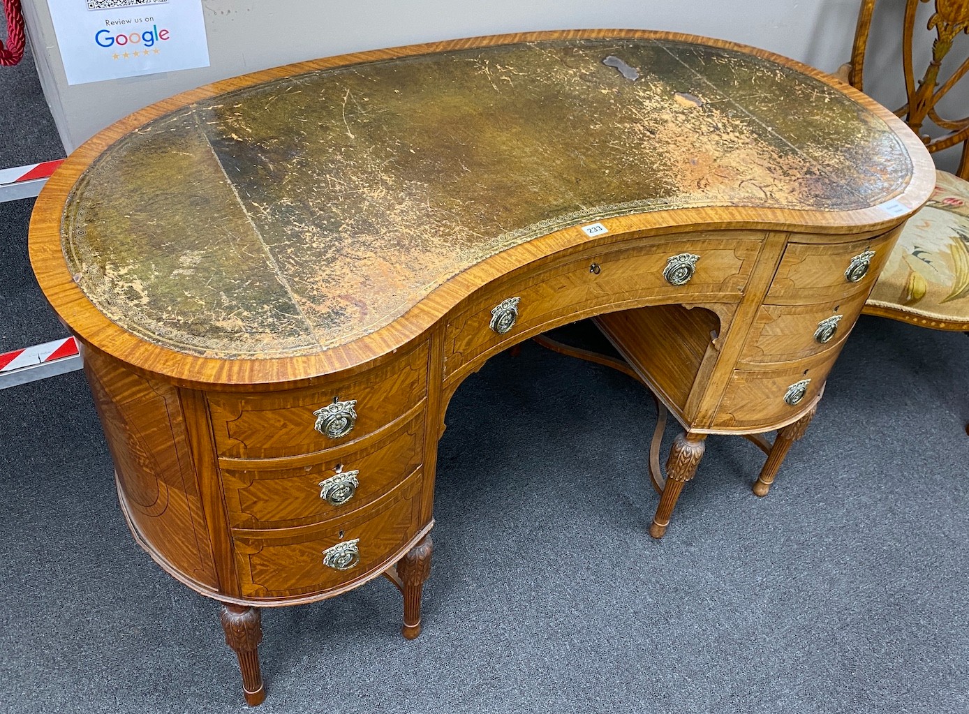 An Edwardian inlaid satinwood kidney shaped kneehole writing desk, width 138cm, depth 71cm, height 80cm